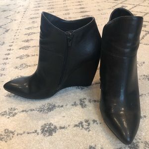 Pointed toe wedge Ankle boots